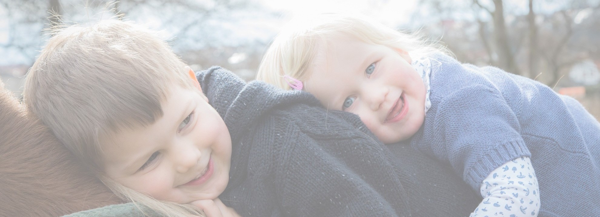Kinder auf dem Bauernhof Vier Linden